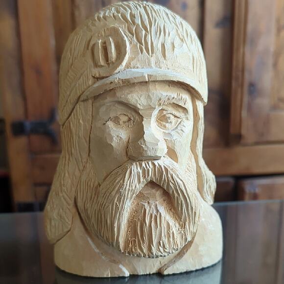 Vintage Hand Carved Wood Bearded Man Feather Hat Statue Bust 6.5" - Picture 1 of 10
